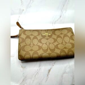 PRE-OWNED TAN COACH DOUBLE WRISTLET